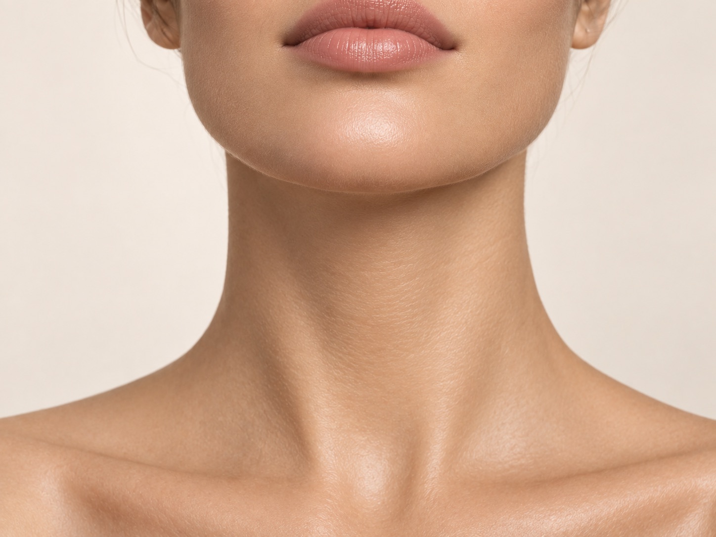 Lippen und Hals im Profil